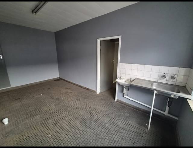 650M² WAREHOUSE TO LET IN WADEVILLE
